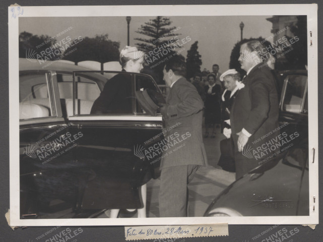Arrivée de la Princesse Grace et de S.A.S. le Prince Rainier III.