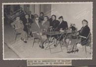 Vue de tables en extérieur.