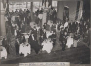 Vue en plongée de la salle.