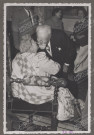 Le président embrasse Mme Sangiorgio.