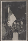 Bénédiction du drapeau par le parrain et la marraine.