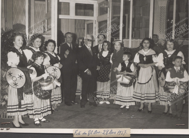 Portrait de Pierre Rey, François Devissi, Henri Aimé Crovetto et Marie-Thérèse Otto entourés de la Palladienne de Monaco.