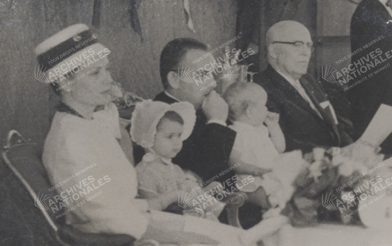Photographie de la table princière.