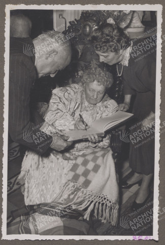 Signature du livre d'or.