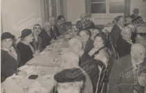 Vue des tables des retraités.