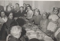 Photographie de la table d'honneur.