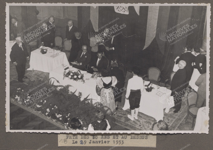 Vue en plongée de la table princière.