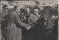 Remise de bouquet à Louis-François Crovetto.
