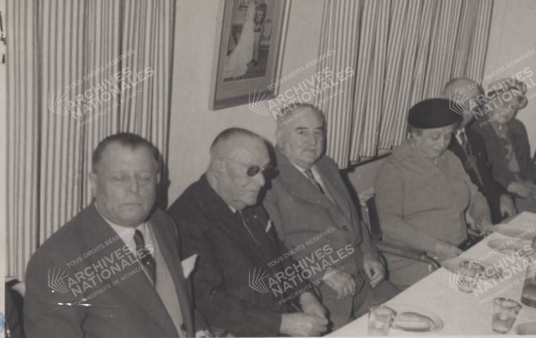 Vue de la table pendant un discours.