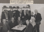 Vue des tables de retraités.