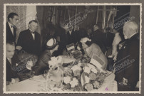 Remise de fleurs à S.A.S. la Princesse Antoinette.