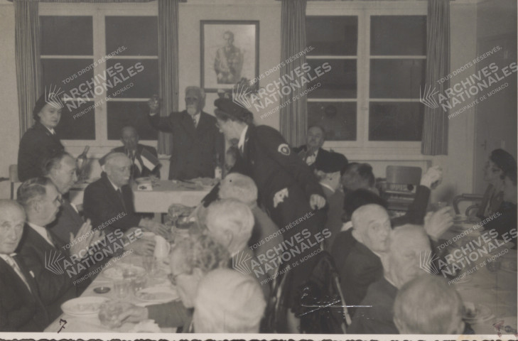 Vue des tables pendant un discours du président.