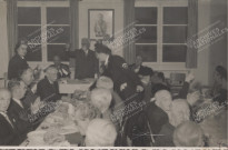 Vue des tables pendant un discours du président.